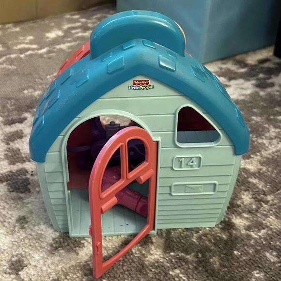 Fisher-Price Little People Sonya Lee & Her Pet Salon Playset - Picture 6 of 7